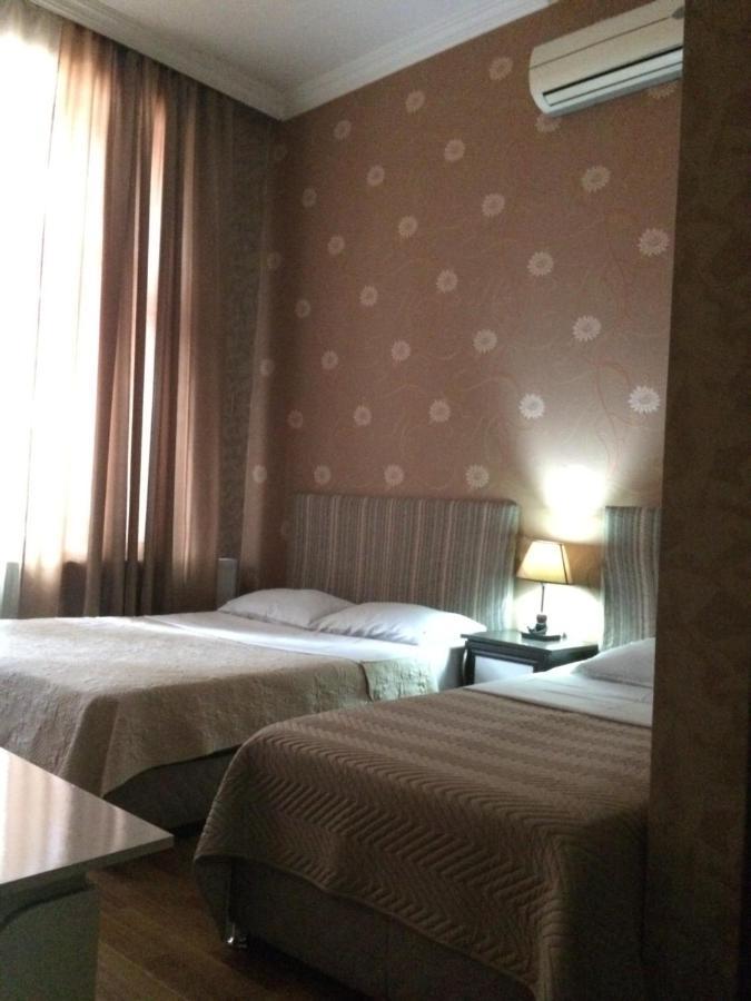 Hotel Albatros Batoumi Extérieur photo