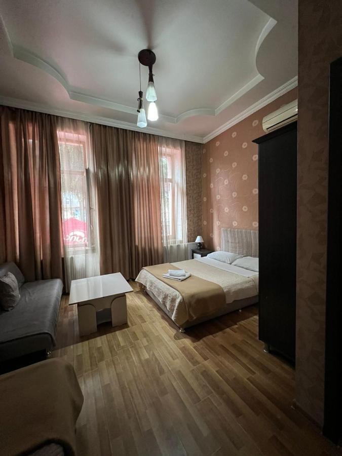 Hotel Albatros Batoumi Extérieur photo