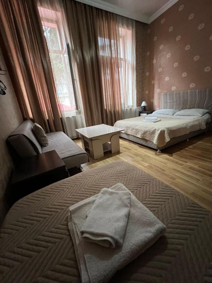 Hotel Albatros Batoumi Extérieur photo