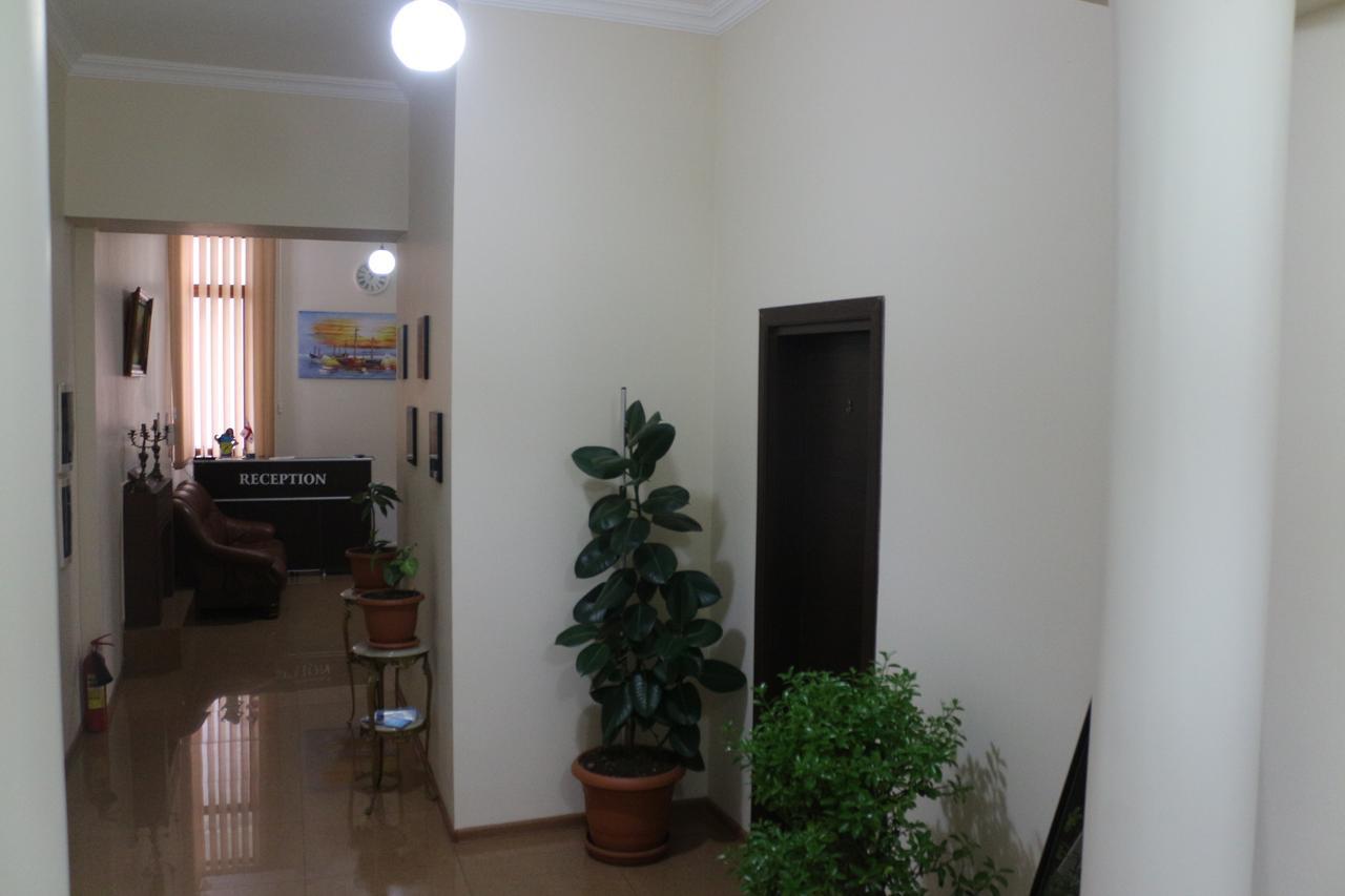 Hotel Albatros Batoumi Extérieur photo